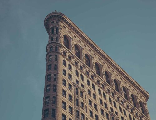 همیشه با دیگران با لبخند برخورد کنید.